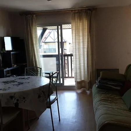 شقة Charming Apt Near The Beach Of