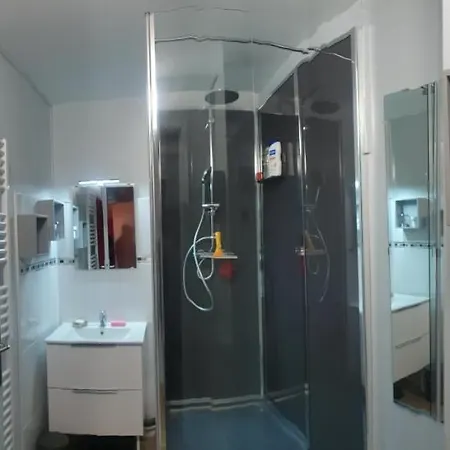 Charming Apt Near The Beach Of شقة