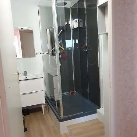 Charming Apt Near The Beach Of شقة